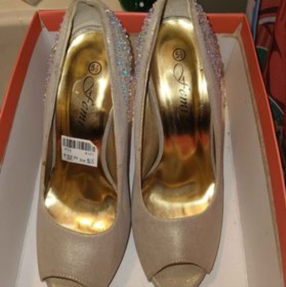 Bling bling champagne color heels